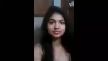 Super Cute Bhabhi Nude Selfie MMS