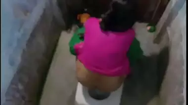 Desi girl toilet recording