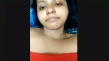 Sexy Desi girl Showing Big Boobs