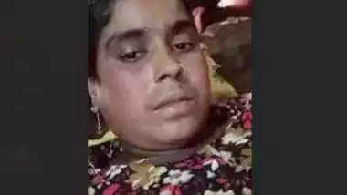 Bangladeshi Bhabhi Showing Boobs and Fingerring On Video Call