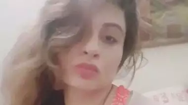 Pakistani MMS – Paki lady showing boobs