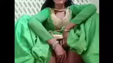 Desi cute pk girl show her pussy