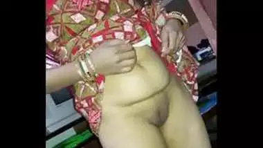 Desi village bousi show her pussy n fucking