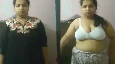 Horny Indian Girl Showing her Boobs and pussy