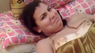 Arab Cute Chubby Shy aunty showing her pussy n ass to lover