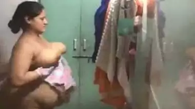 Huge boobs aunty caught in hidden cam