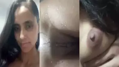 Desi Punjabi girl exposing her wet nude body on cam