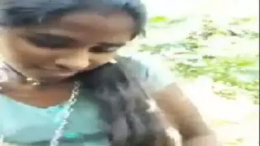 Dusky tamil girl pundai fucking mms in forest