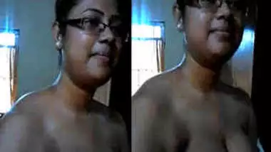 Desi woman's sex parts are really XXX so MILF with glasses flashes them