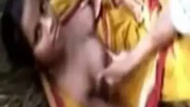 Tamil aunty gets naked body explored by lover in garage!