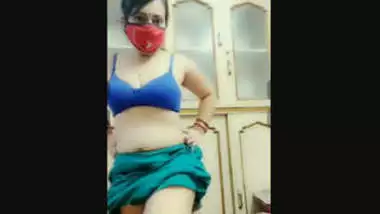 Hot Aunty on Strip chat Nude Ass Show