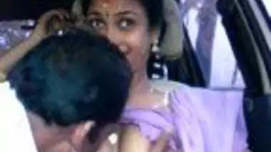 Tamil aunty outdoor boobs show in car – Lover sucks hard nipples