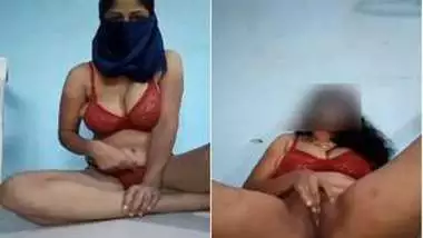Love hides her Desi face under the fabric and masturbates XXX snatch