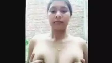 Indian girl insert brinjal in her pussy