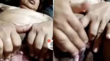 Mature aunty showing her pussy hole