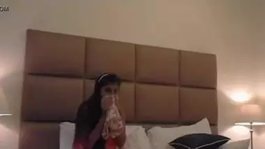 Desi in nature's garb hotty having sex for the first time with her bf in a hotel room