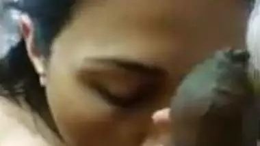Desi chudai video of hawt Indian bhabhi enjoying morning sex