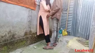 Horny village girl hides to have sex with Desi XXX lover in the yard