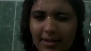 Desi sexy bhabi bif tits on bath time