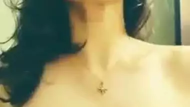Sexy Indian Girl Play With her Boobs
