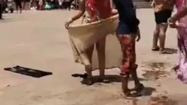 Aunty Lifting Saree Outdoor Captured Hidenly