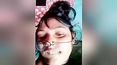 Today Exclusive- Sexy Desi Bhabhi Showing Her Boobs On Video Call