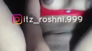 Bangladeshi Horny Girl Roshni Masturbating Wearing Hijab