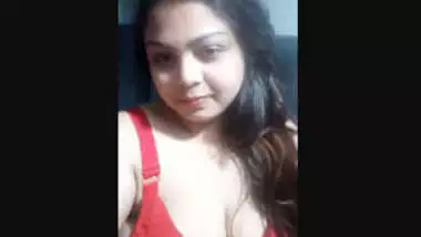 Desi Girl Shows Her Big Boobs
