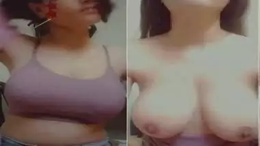 Indian girl big boobs flaunting on selfie
