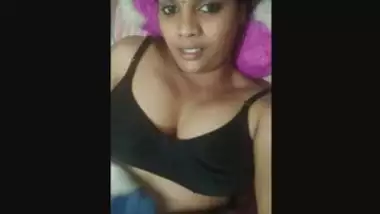 Sexy Mallu Girl Showing And Fingering Pussy