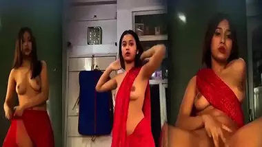 Girl strips her saree in Indian desi girl nude video