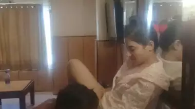 Stunning Desi babe pussy eaten and fucked in a hotel room by lucky servant